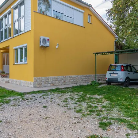 In Near Rabac Beaches Daire *